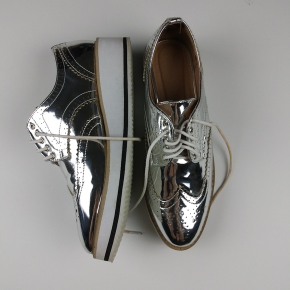 Atmosphere Shoes - Retro 80s Metallic Silver Party Sneakers